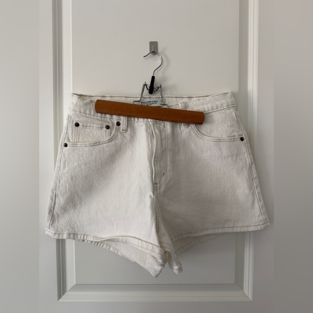 Women’s Abercrombie & Fitch 90s Relaxed Cutoff Short High Rise White Size 29